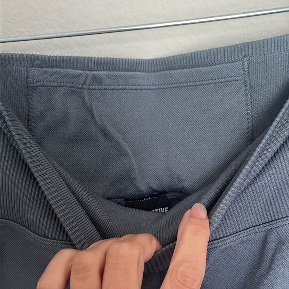 PINK Victoria's Secret Women’s Charcoal Leggings Size Medium - Picture 3 of 5